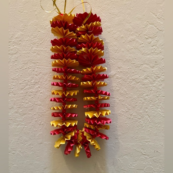 Handmade Deep Pink & Yellow Paper Lei - Picture 4 of 7